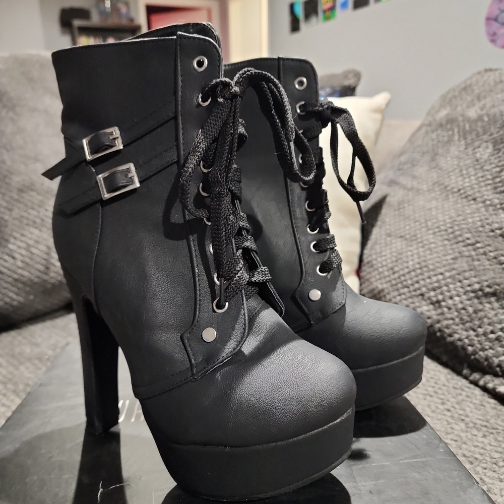 Black heel boots